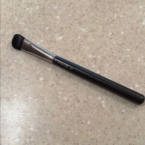 Natural bristle now discontinued MAC 227 large fluff brush - full size